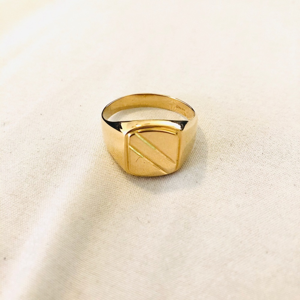 Macy’s 14 karat gold ring size 10 NWT